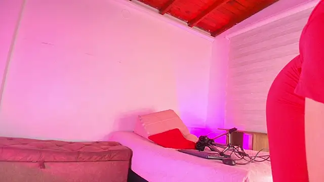 Snapshot of emyli_sw_ chatting on September 20, 2025, 3:07 am emyli sw  online show from September 20, 2025, 3:07 am