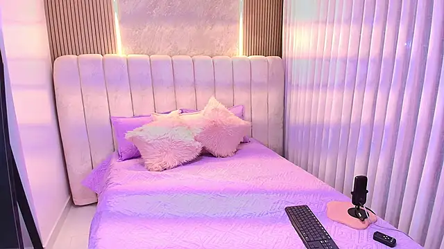 emyli sw  online show from November 21, 2025, 3:05 am