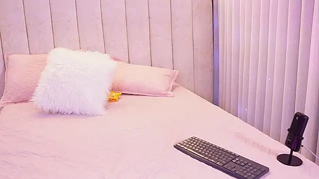 emyli sw  online show from December 15, 2025, 3:11 am