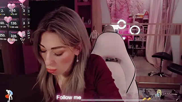 Snapshot of AnnieGOld_ chatting on February 14, 2026, 10:06 pm AnnieGOld online show from February 14, 2026, 10:06 pm