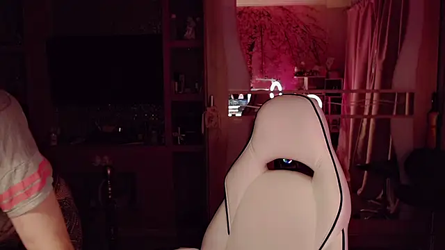 Snapshot of AnnieGOld_ chatting on March 8, 2026, 6:28 am AnnieGOld online show from March 8, 2026, 6:28 am