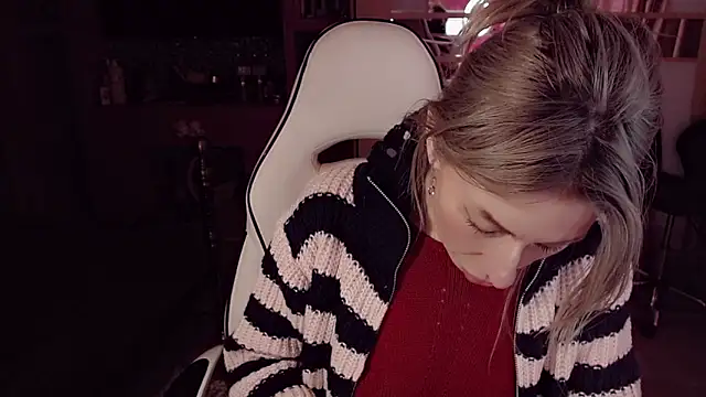 Snapshot of AnnieGOld_ chatting on March 9, 2026, 8:07 am AnnieGOld online show from March 9, 2026, 8:07 am