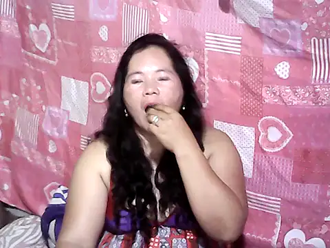 hotpusie 4u online show from May 11, 2026, 2:12 pm