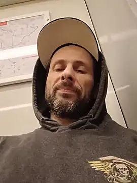 Snapshot of FireFox_Feel chatting on March 7, 2025, 9:06 pm FireFox Feel online show from March 7, 2025, 9:06 pm