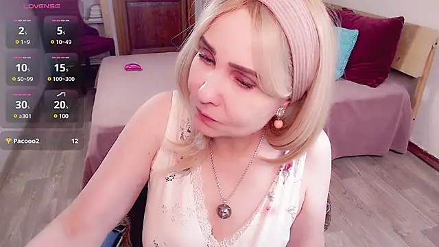 Snapshot of _unique_cam_ chatting on December 7, 2024, 8:22 am unique cam online show from December 7, 2024, 8:22 am
