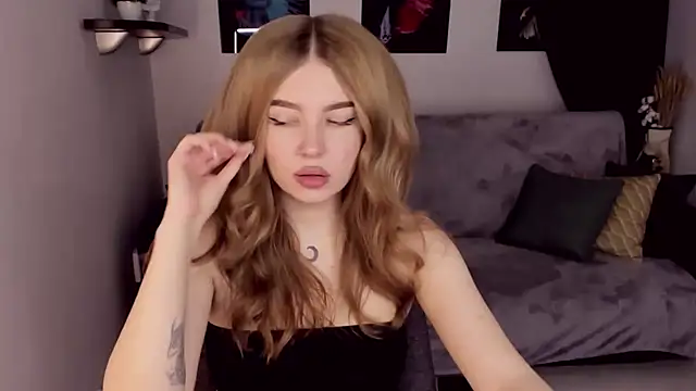 Snapshot of ViolettaLopez chatting on December 9, 2024, 2:39 pm ViolettaLopez online show from December 9, 2024, 2:39 pm
