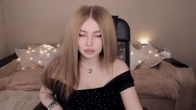 Snapshot of ViolettaLopez chatting on February 15, 2025, 11:28 am ViolettaLopez online show from February 15, 2025, 11:28 am