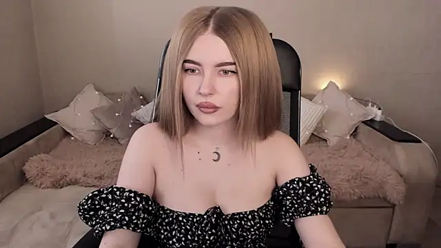 Snapshot of ViolettaLopez chatting on March 10, 2025, 11:21 am ViolettaLopez online show from March 10, 2025, 11:21 am