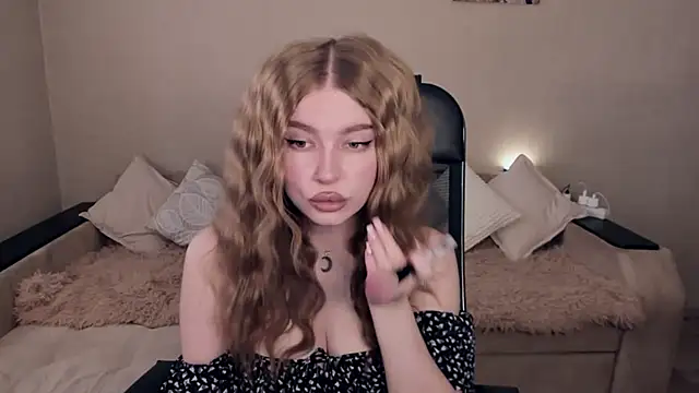 Snapshot of ViolettaLopez chatting on March 18, 2025, 11:30 am ViolettaLopez online show from March 18, 2025, 11:30 am