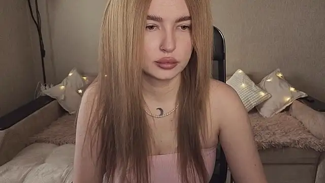 Snapshot of ViolettaLopez chatting on September 20, 2025, 12:50 pm ViolettaLopez online show from September 20, 2025, 12:50 pm