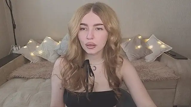 Snapshot of ViolettaLopez chatting on October 9, 2025, 11:30 am ViolettaLopez online show from October 9, 2025, 11:30 am