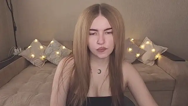 Snapshot of ViolettaLopez chatting on October 19, 2025, 9:32 am ViolettaLopez online show from October 19, 2025, 9:32 am