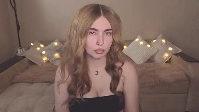Snapshot of ViolettaLopez chatting on October 21, 2025, 1:12 pm ViolettaLopez online show from October 21, 2025, 1:12 pm