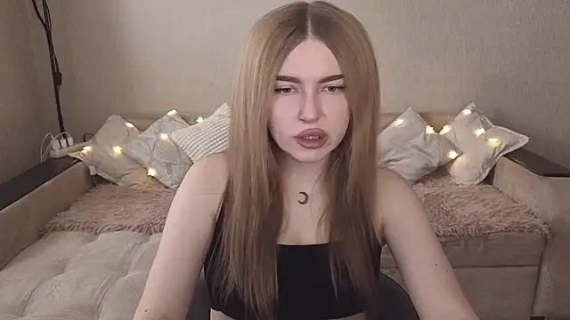 Snapshot of ViolettaLopez chatting on October 24, 2025, 10:11 am ViolettaLopez online show from October 24, 2025, 10:11 am