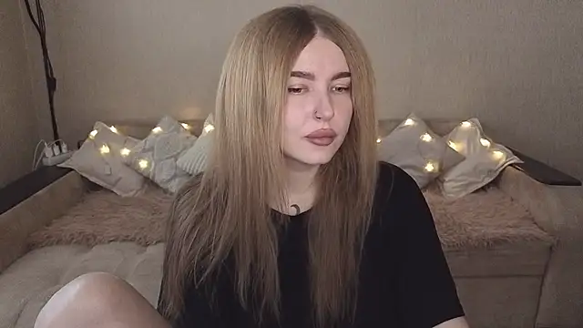 Snapshot of ViolettaLopez chatting on October 25, 2025, 12:45 pm ViolettaLopez online show from October 25, 2025, 12:45 pm