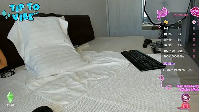 Smallnipples online show from April 25, 2026, 7:55 am
