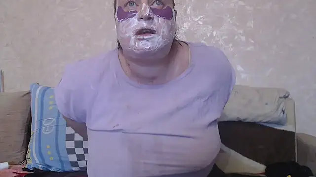 Amy August online show from February 6, 2025, 10:04 am