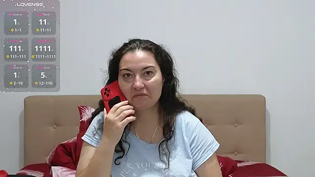 Snapshot of BBW_MILF_4U chatting on October 24, 2025, 7:49 am BBW MILF 4U online show from October 24, 2025, 7:49 am