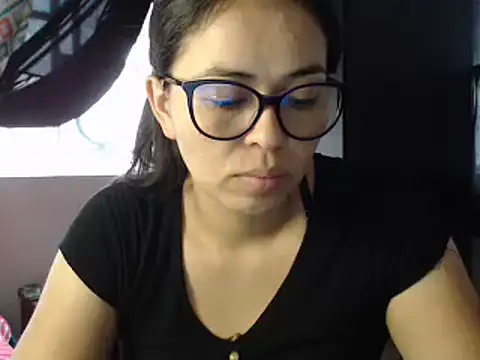 Snapshot of mayhott2 chatting on February 5, 2025, 6:37 pm mayhott2 online show from February 5, 2025, 6:37 pm