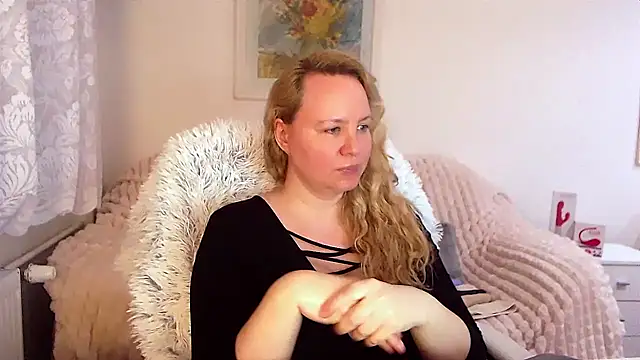 Sarah4you online show from January 28, 2025, 9:50 pm