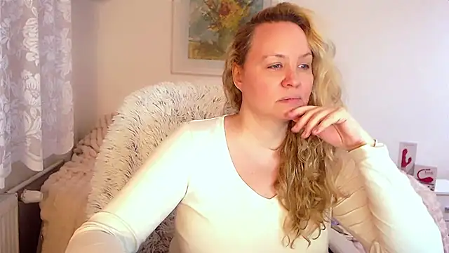 Sarah4you online show from January 31, 2025, 9:37 pm