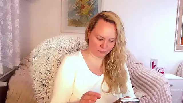 Sarah4you online show from February 10, 2025, 9:36 pm