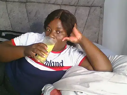 Snapshot of Deliciousgal chatting on January 22, 2025, 4:33 pm Deliciousgal online show from January 22, 2025, 4:33 pm