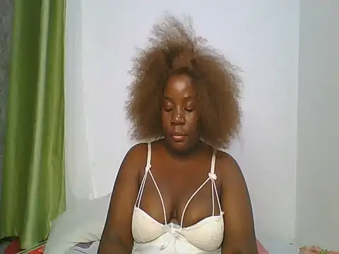 Snapshot of Deliciousgal chatting on February 19, 2025, 9:25 pm Deliciousgal online show from February 19, 2025, 9:25 pm