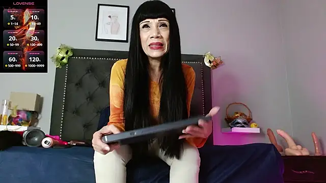 Snapshot of CharlotteLemke chatting on October 14, 2025, 12:28 pm CharlotteLemke online show from October 14, 2025, 12:28 pm