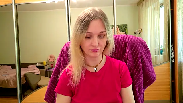 ModelEva online show from May 9, 2026, 10:42 am