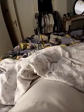 Snapshot of FrenchGuy54 chatting on November 7, 2025, 10:43 pm FrenchGuy54 online show from November 7, 2025, 10:43 pm