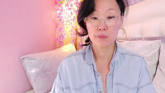 Asian legs online show from May 4, 2026, 10:11 am