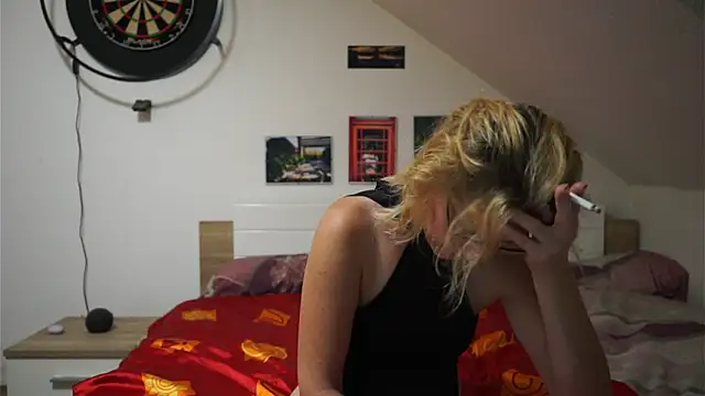 Snapshot of Moistdevil chatting on October 6, 2025, 2:03 pm Moistdevil online show from October 6, 2025, 2:03 pm