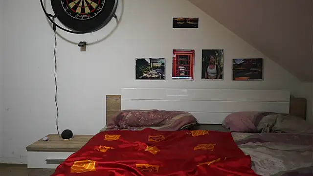 Snapshot of Moistdevil chatting on October 22, 2025, 4:29 pm Moistdevil online show from October 22, 2025, 4:29 pm