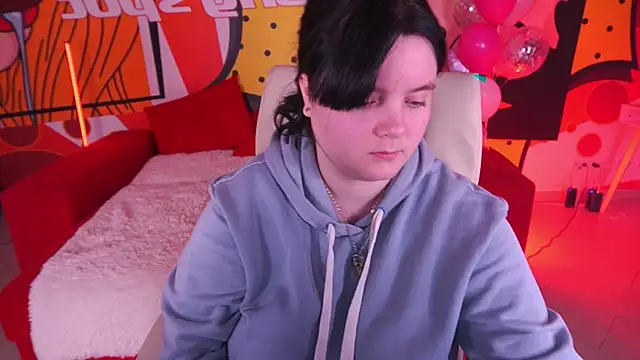 Snapshot of LittleShyy chatting on February 19, 2026, 2:13 pm LittleShyy online show from February 19, 2026, 2:13 pm