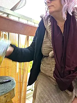 Snapshot of germanwoman01 chatting on October 19, 2025, 9:54 am germanwoman01 online show from October 19, 2025, 9:54 am