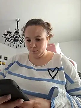 Snapshot of AureliaWinter chatting on January 12, 2025, 12:33 pm AureliaWinter online show from January 12, 2025, 12:33 pm