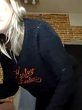  Horny milf  online show from February 24, 2025, 6:16 am
