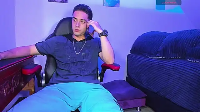 Snapshot of Alex_smith00 chatting on December 4, 2024, 12:30 am Alex smith00 online show from December 4, 2024, 12:30 am