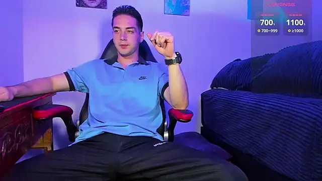 Snapshot of Alex_smith00 chatting on December 13, 2024, 12:53 am Alex smith00 online show from December 13, 2024, 12:53 am