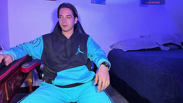 Snapshot of Alex_smith00 chatting on September 18, 2025, 2:02 am Alex smith00 online show from September 18, 2025, 2:02 am