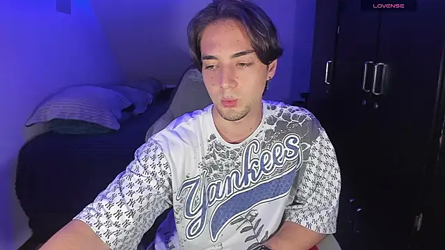 Snapshot of Alex_smith00 chatting on September 30, 2025, 9:20 pm Alex smith00 online show from September 30, 2025, 9:20 pm