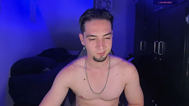 Snapshot of Alex_smith00 chatting on October 15, 2025, 10:43 pm Alex smith00 online show from October 15, 2025, 10:43 pm