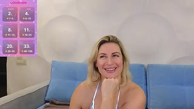 Snapshot of Lady_Murenza chatting on November 18, 2025, 7:18 pm Lady Murenza online show from November 18, 2025, 7:18 pm