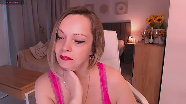 Tilly Eliot online show from July 25, 2026, 8:39 pm