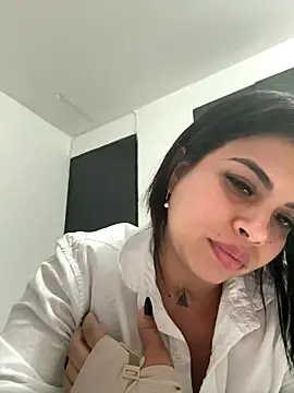 arianna smith  online show from December 19, 2025, 10:06 pm