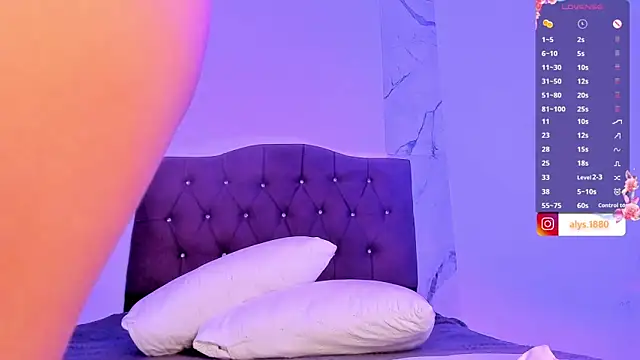 Snapshot of alysson_18 chatting on October 27, 2025, 2:43 pm alysson 18 online show from October 27, 2025, 2:43 pm