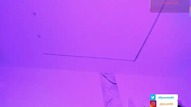 alysson 18 online show from May 27, 2026, 1:08 pm