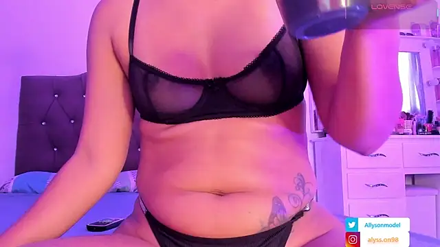 alysson 18 online show from May 29, 2026, 2:26 pm