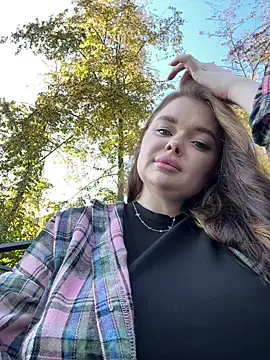 MommyDimitrescu  online show from September 19, 2025, 9:00 am